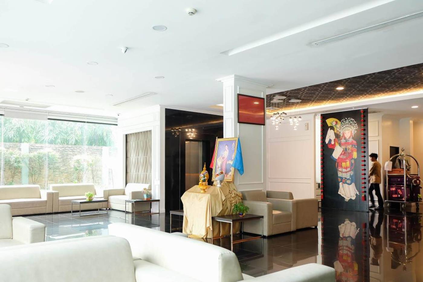 Picnic-Hotel-Lobby-4