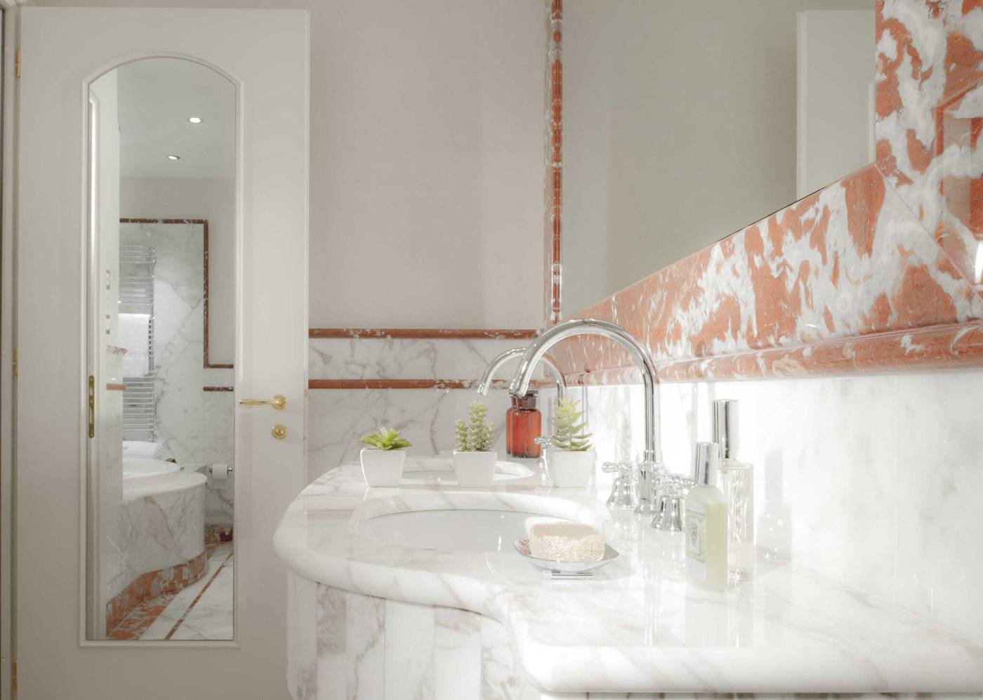 Golden-Tower-Hotel---Spa-Room-78