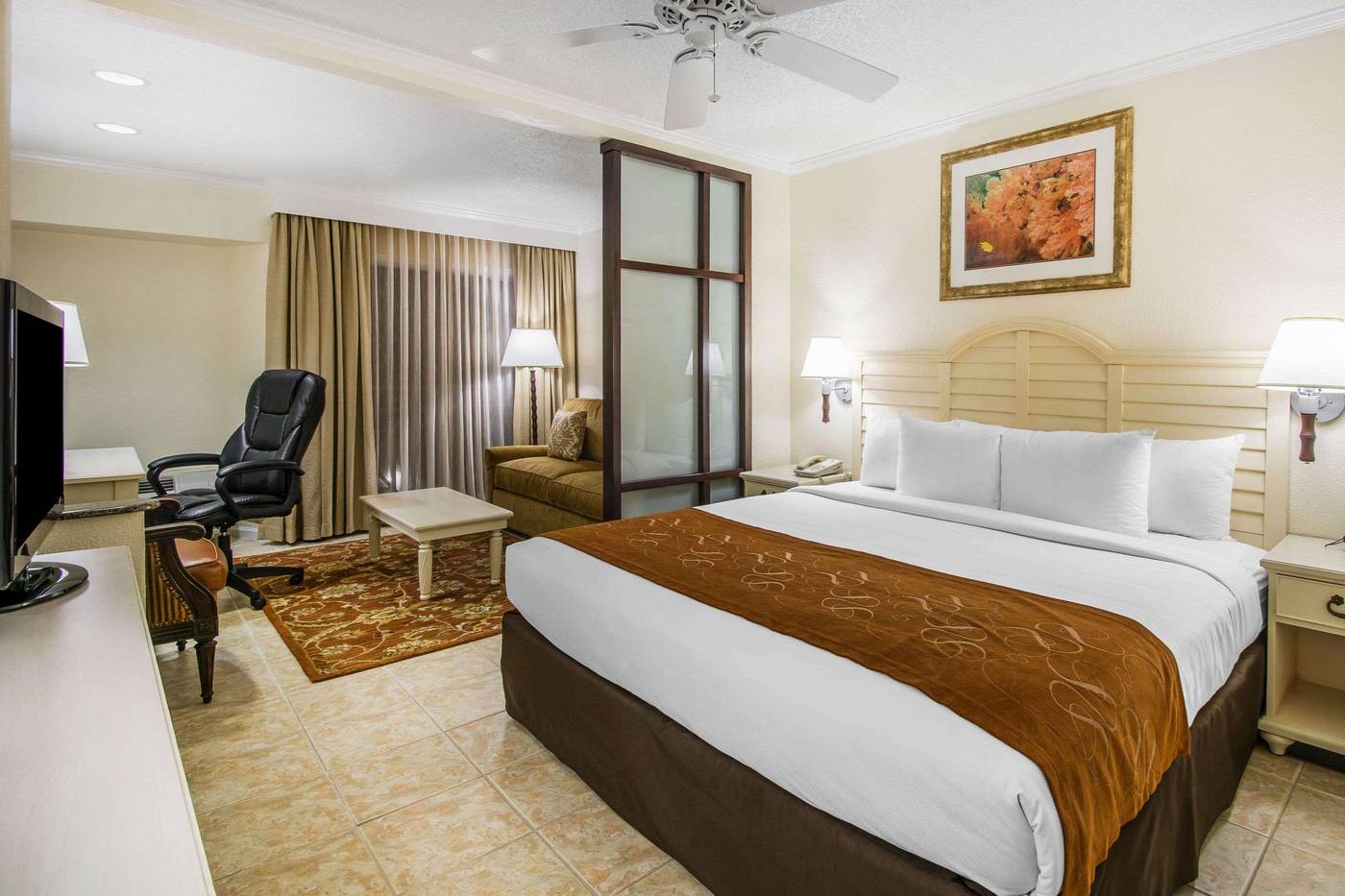 Comfort-Suites-Paradise-Island-Room-24