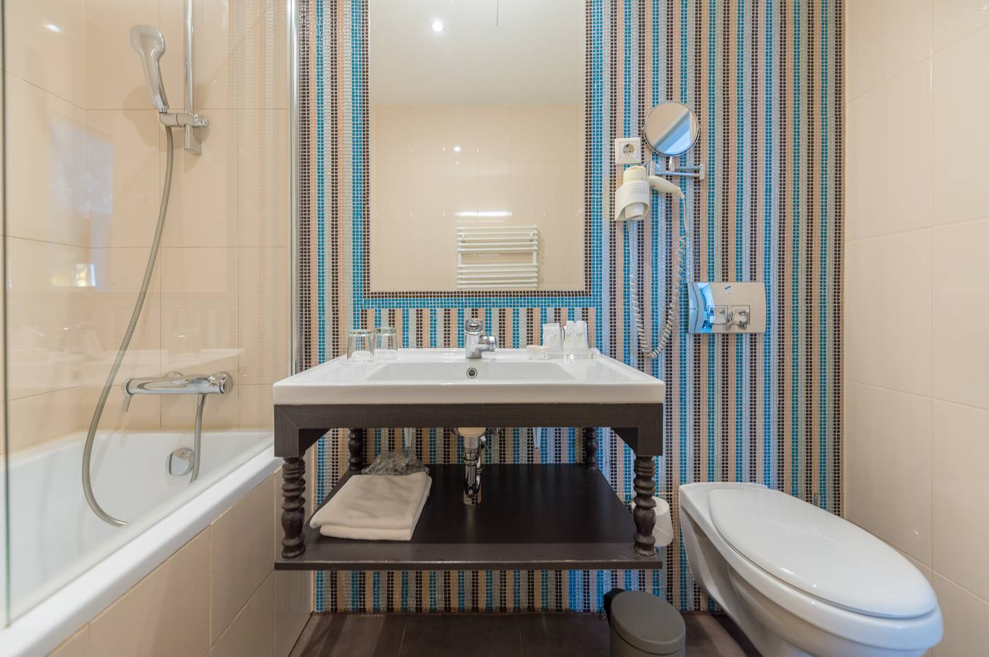 La-Prima-Fashion-Hotel-Room-35