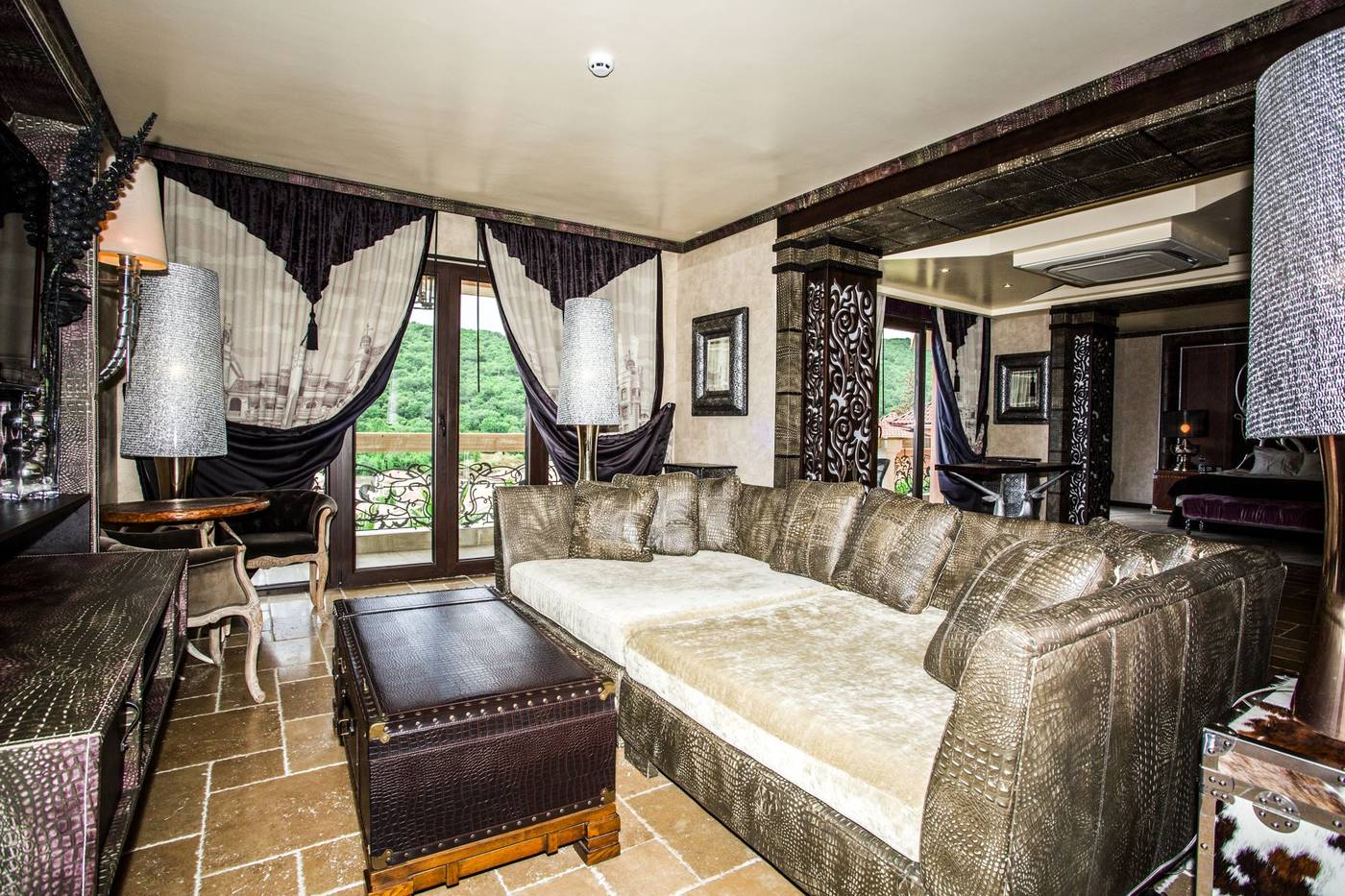 Royal-Castle-Room-53