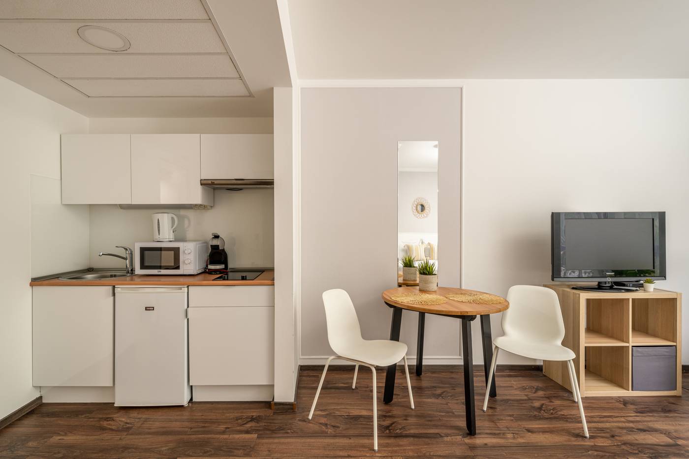 Vagabond-Downtown-Room-22