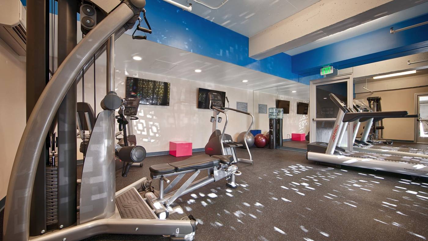 Best-Western-Plus-Hollywood-Hills-Sports-and-Entertainment-52