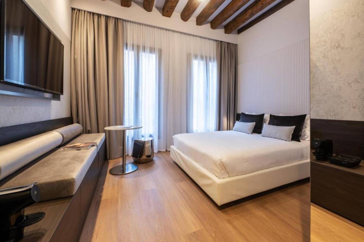 Palazzo-Pianca-Room-35