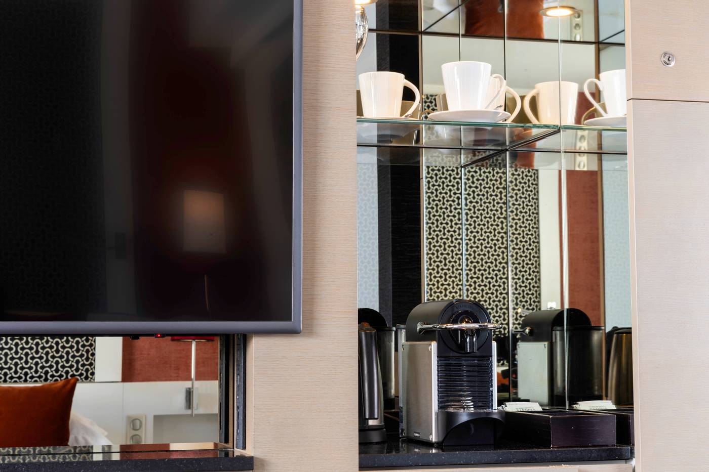 La-Villa-Maillot---Arc-de-Triomphe-Room-24