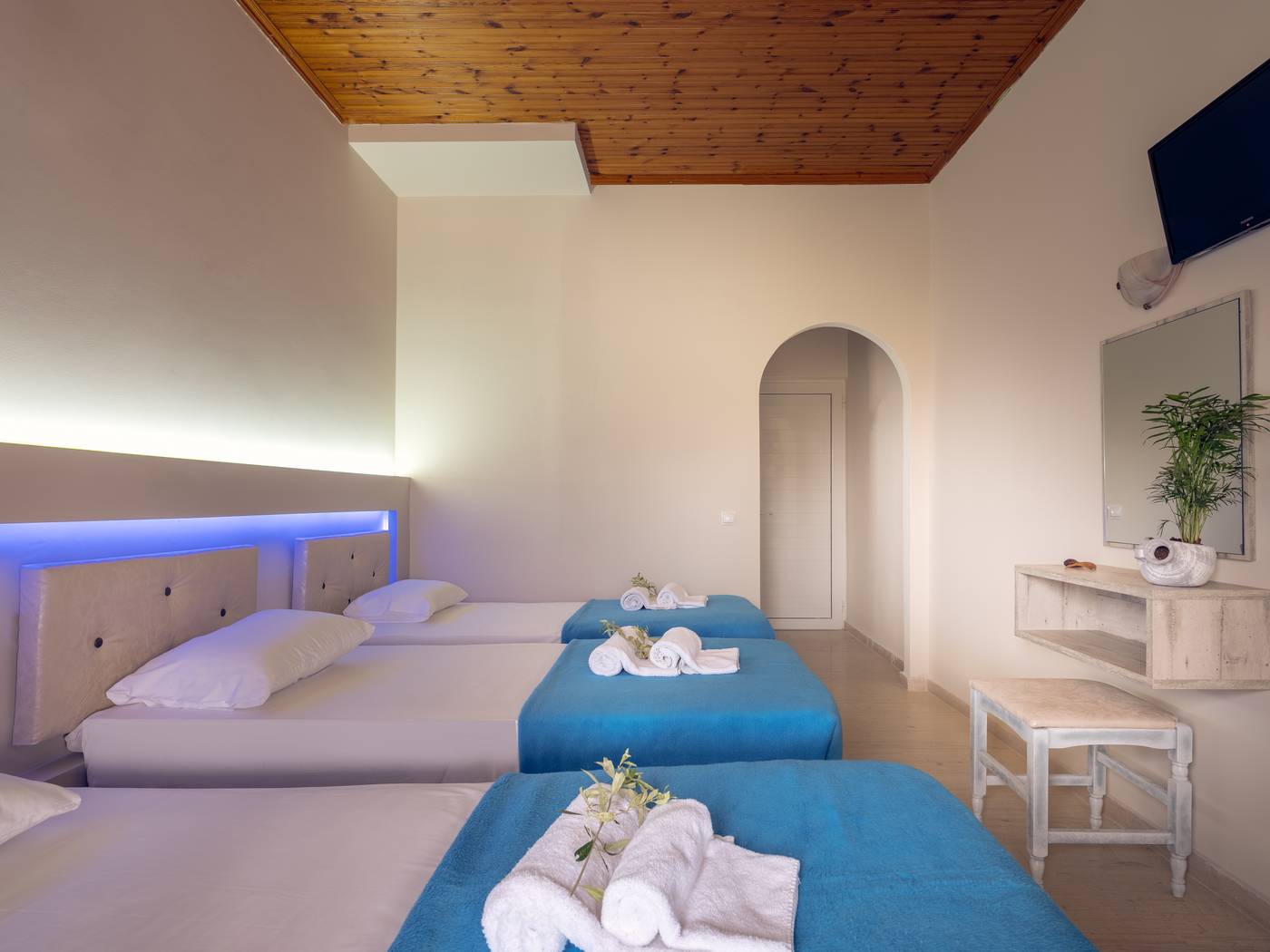 Savvas-De-Mar-Room-33
