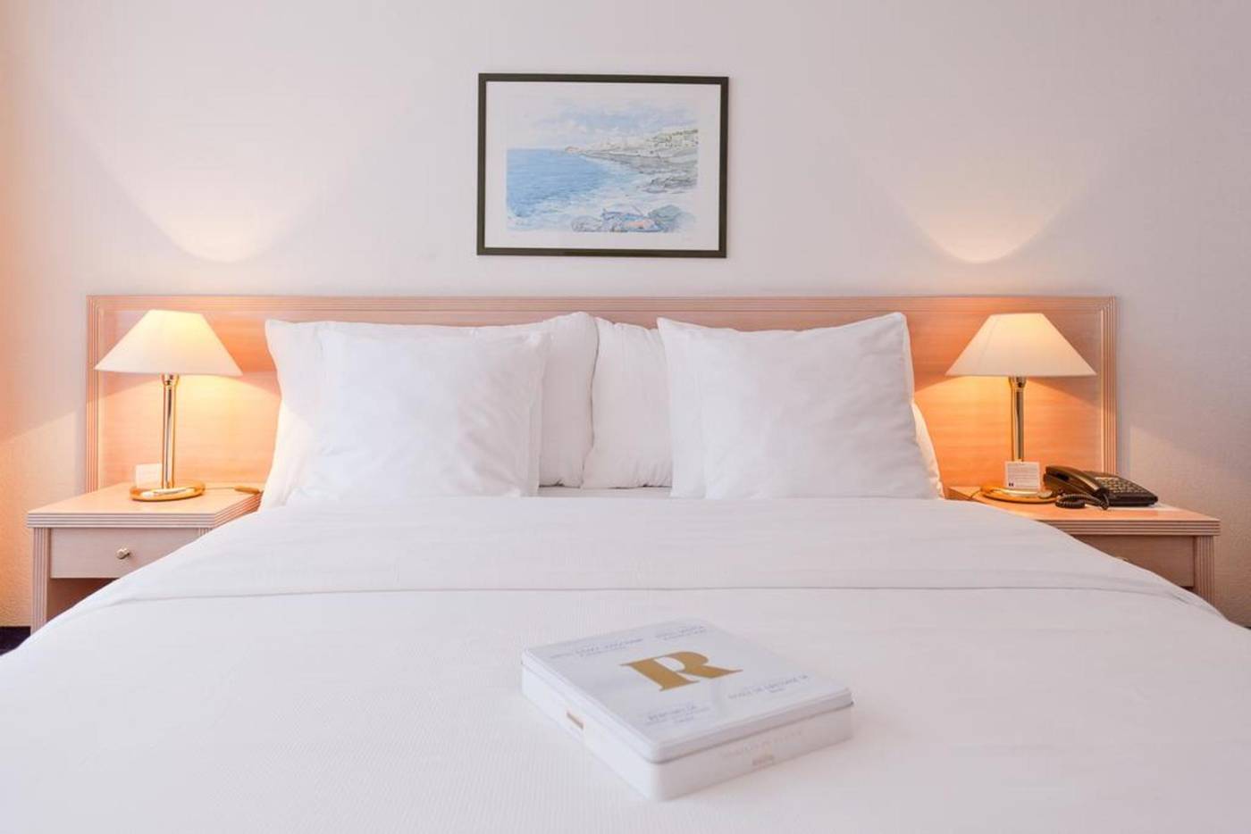 Drake-Longchamp-Room-25