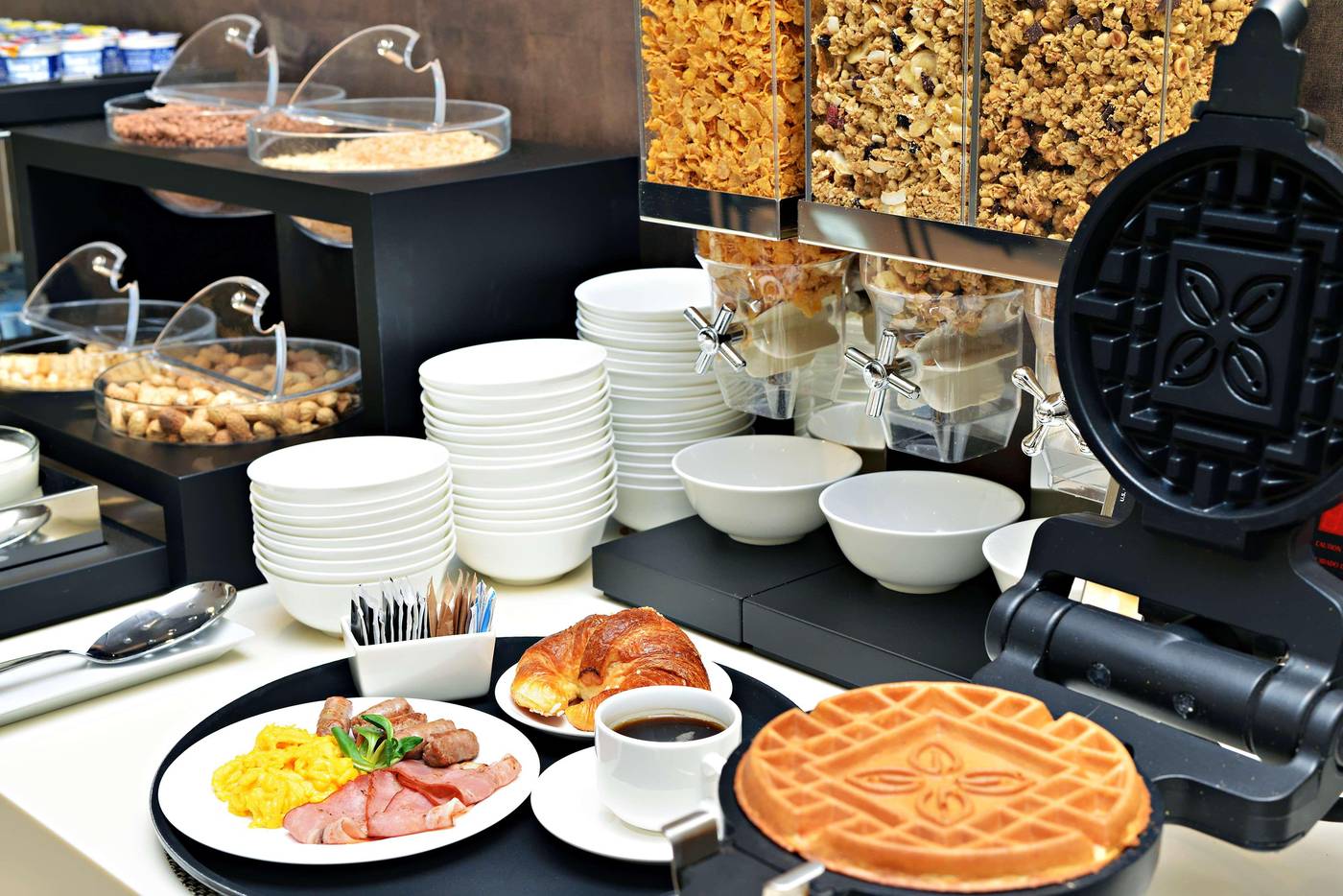 Hilton-Garden-Inn-Milan-North-Restaurant-20