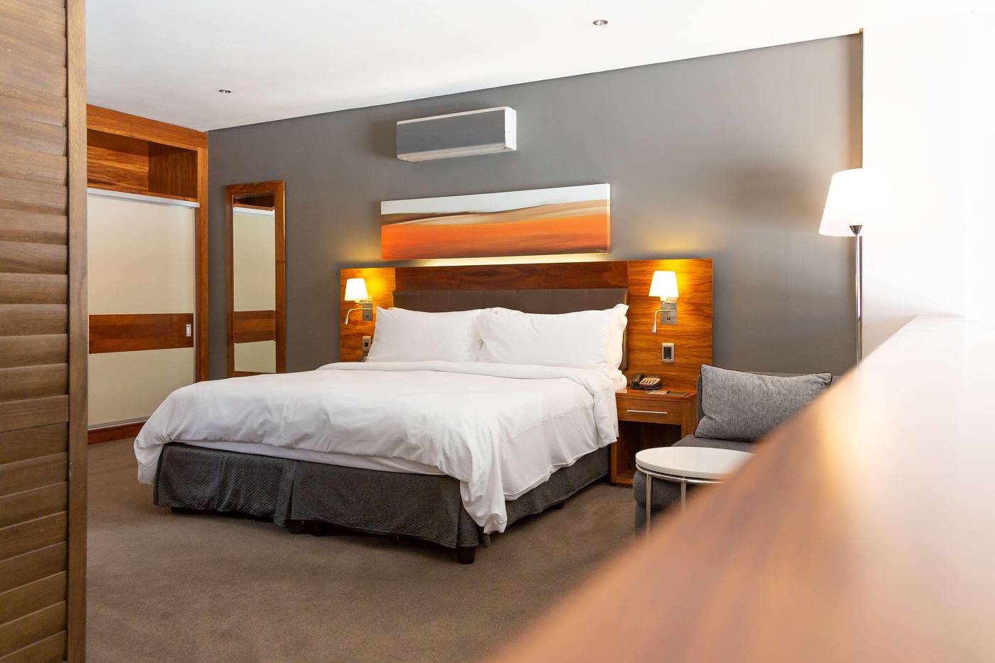 Doubletree-by-Hilton-Cape-Town-Room-42