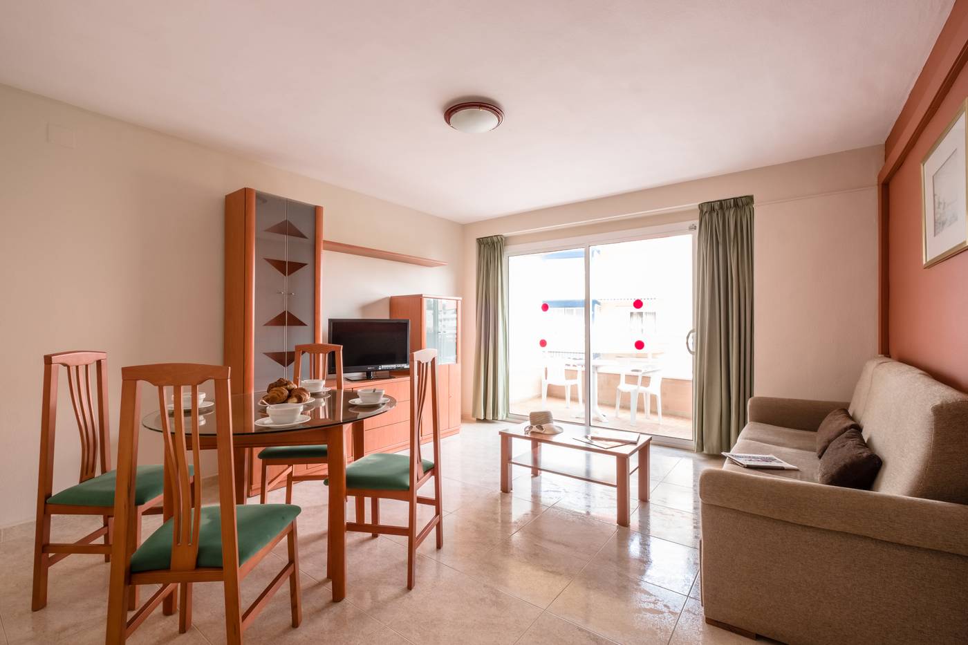 California-Apartments-III-Y-IV-Room-12