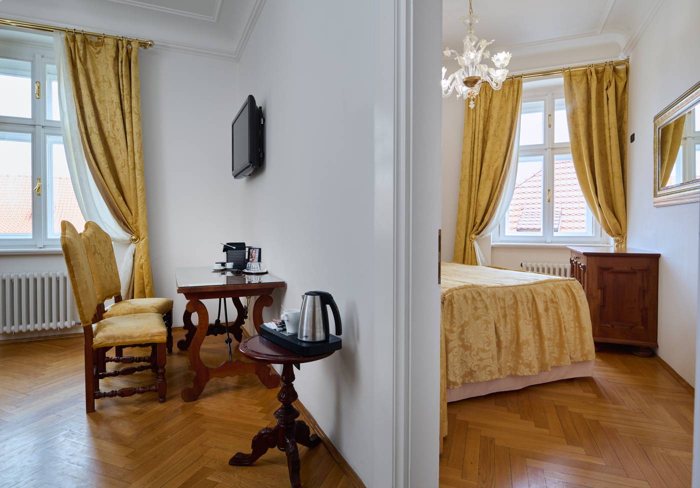 Charles-Bridge-Palace-Room-9