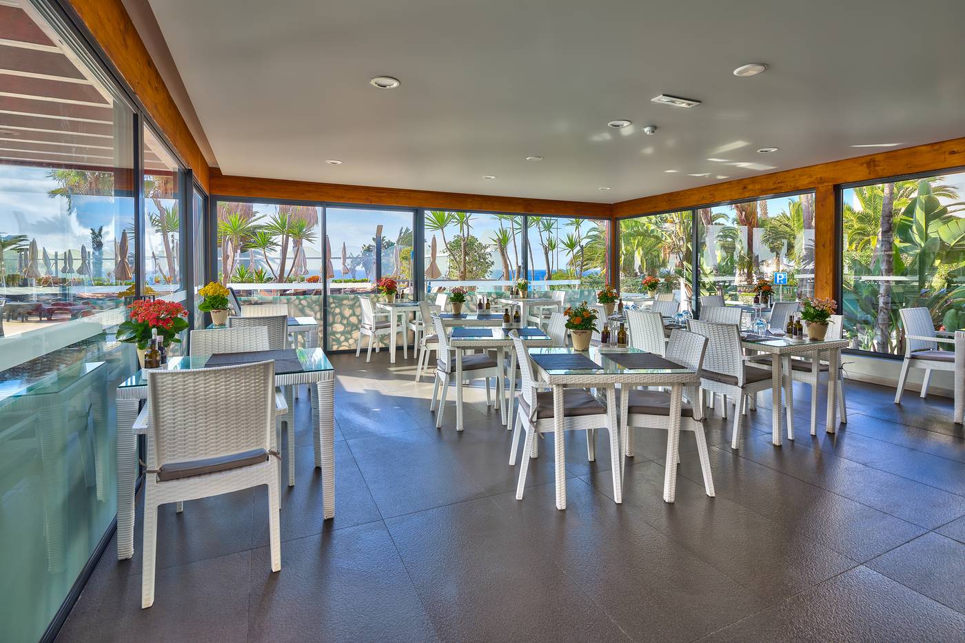 The-Views-Oasis-Bar-36