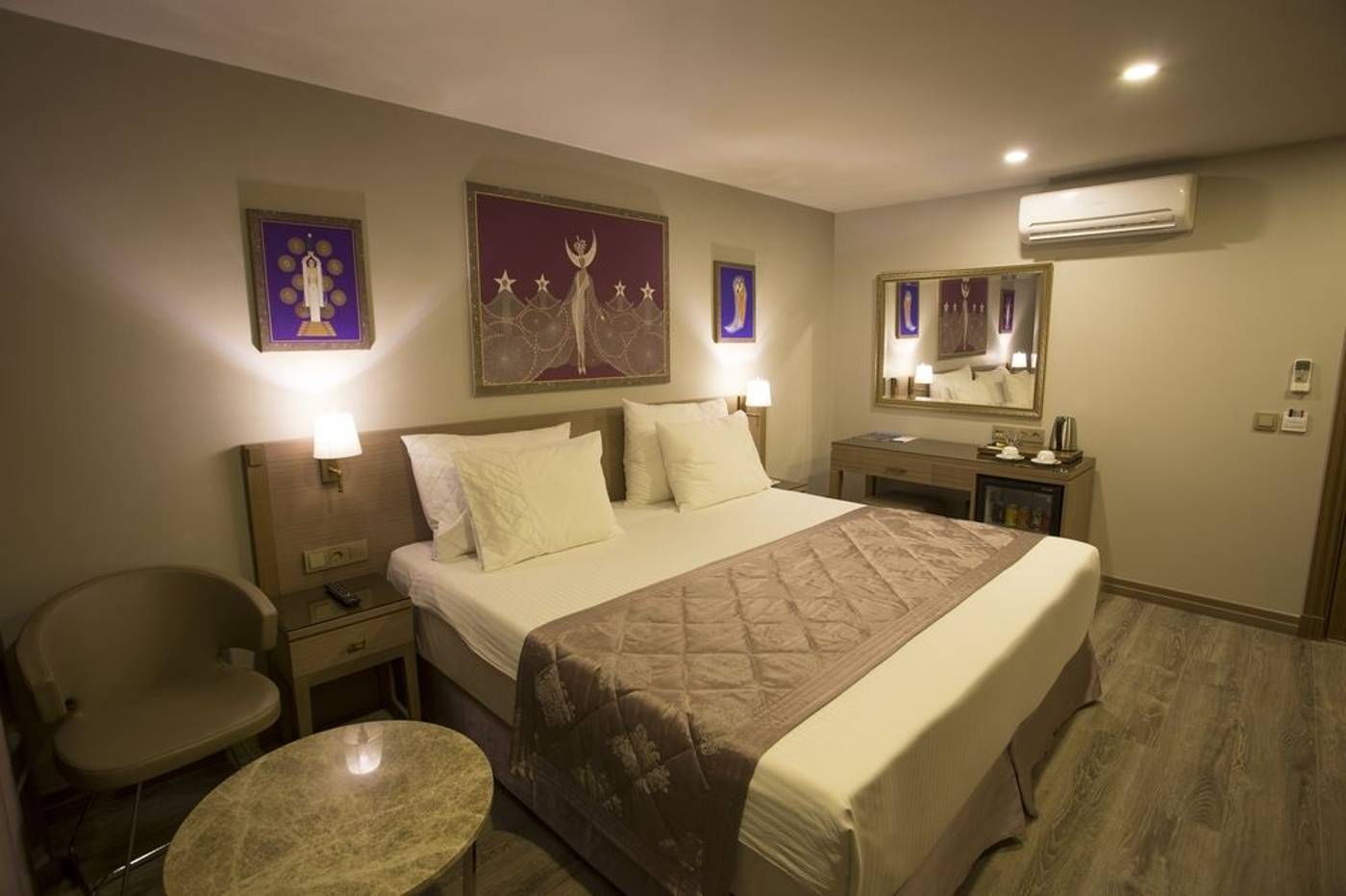 Taximist-Hotel-Room-17