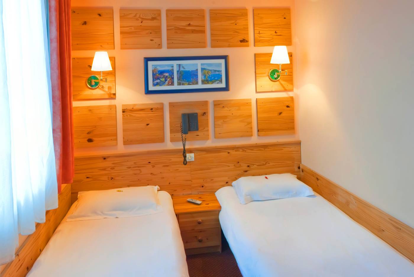 Comte-De-Nice-Room-8