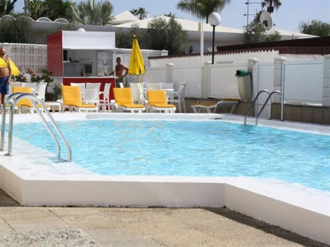 Mozart-Pool-3