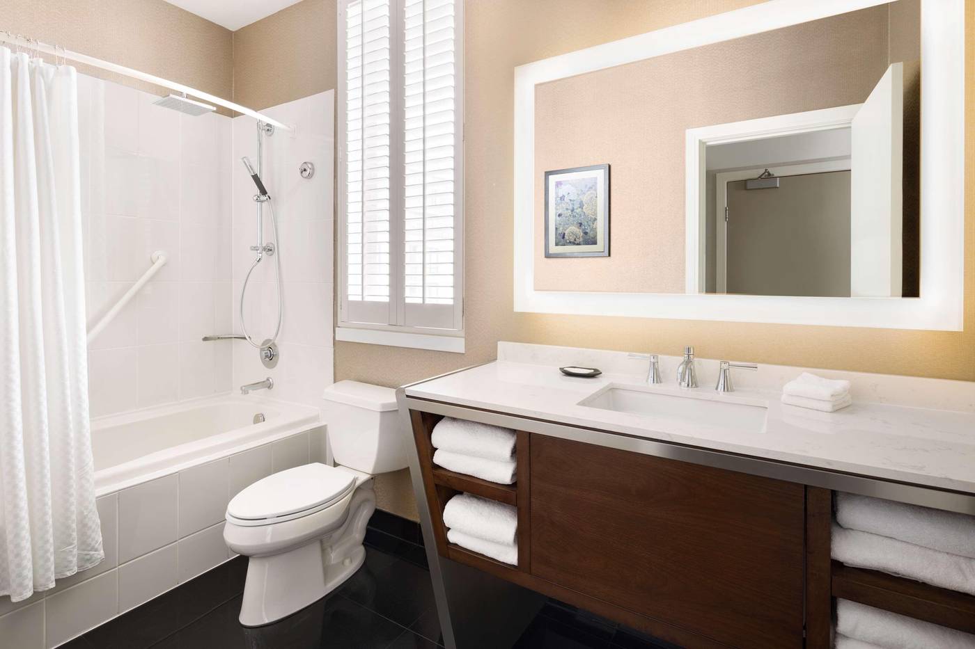 Hilton-Vancouver-Downtown-Room-24