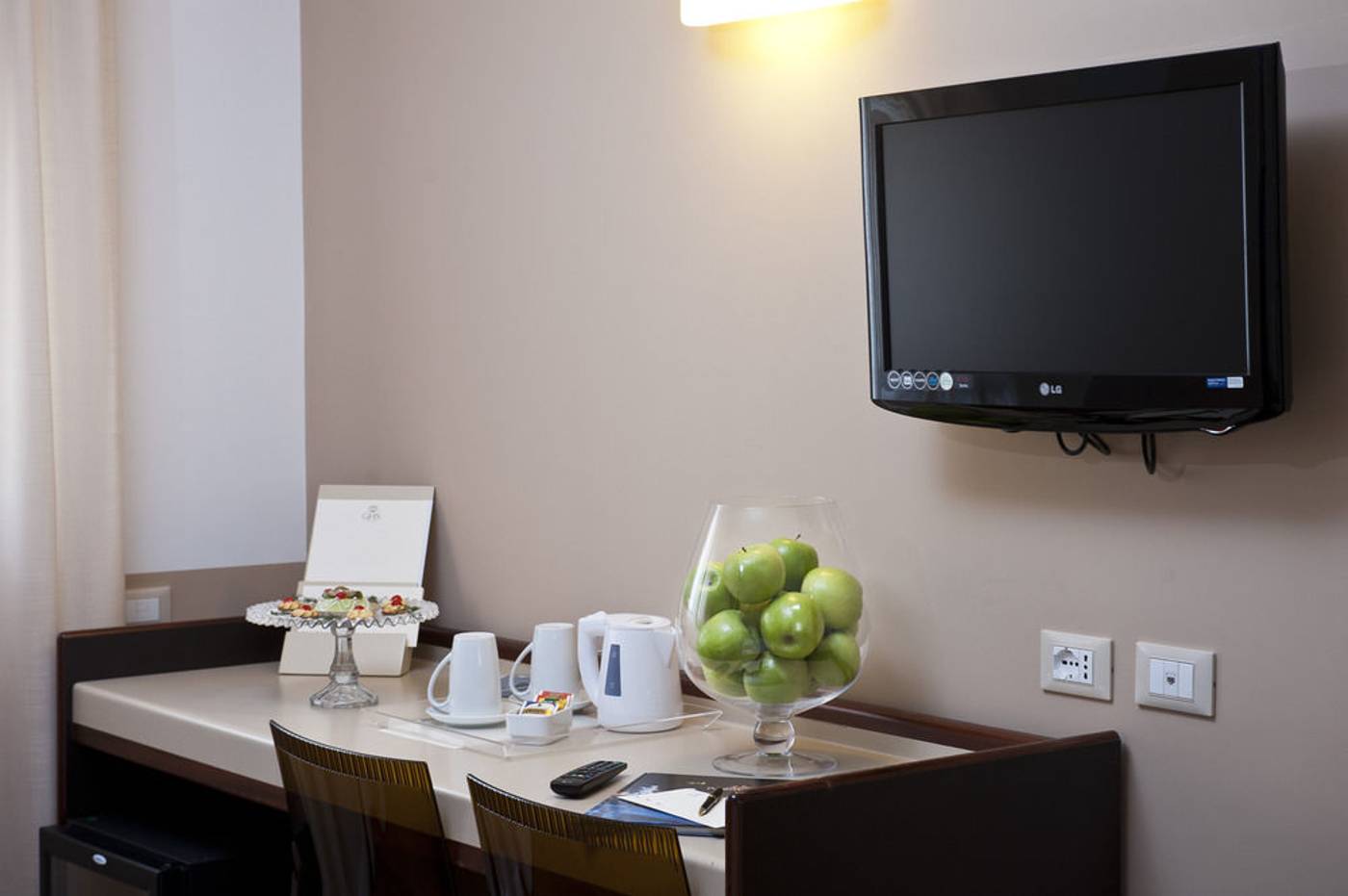 Astoria-Palace-Hotel-Room-28