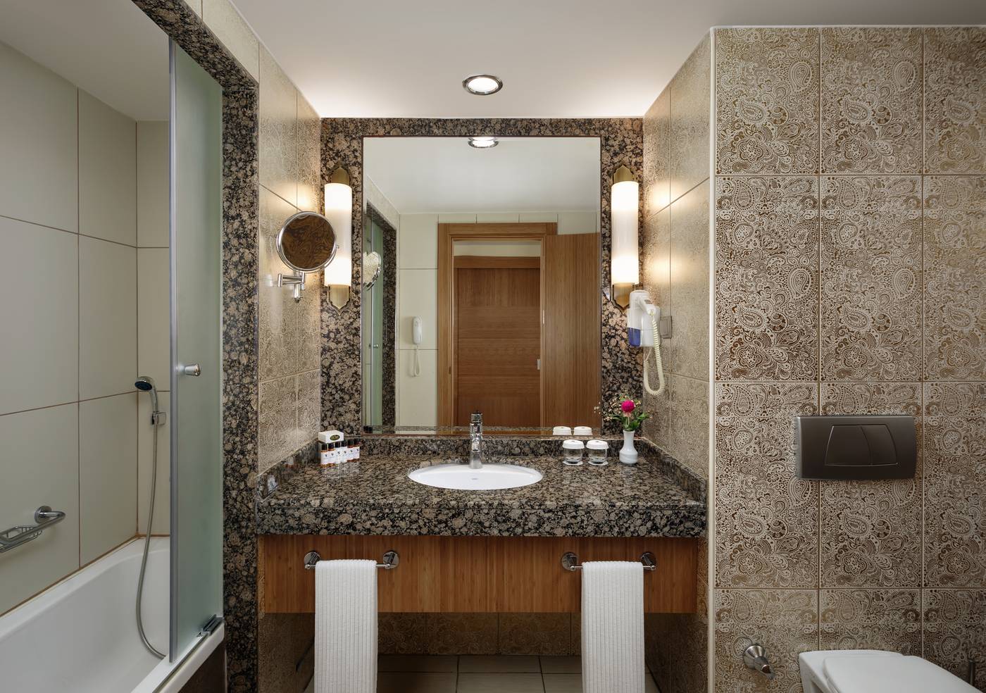 Royal-Dragon-Hotel-Room-40