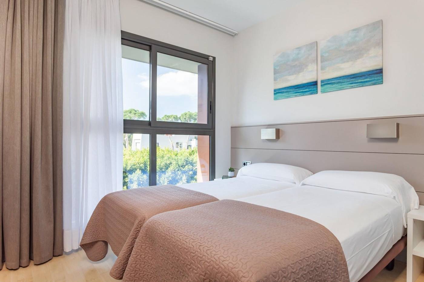 Royal-Marina-Gardens-Lobby-19