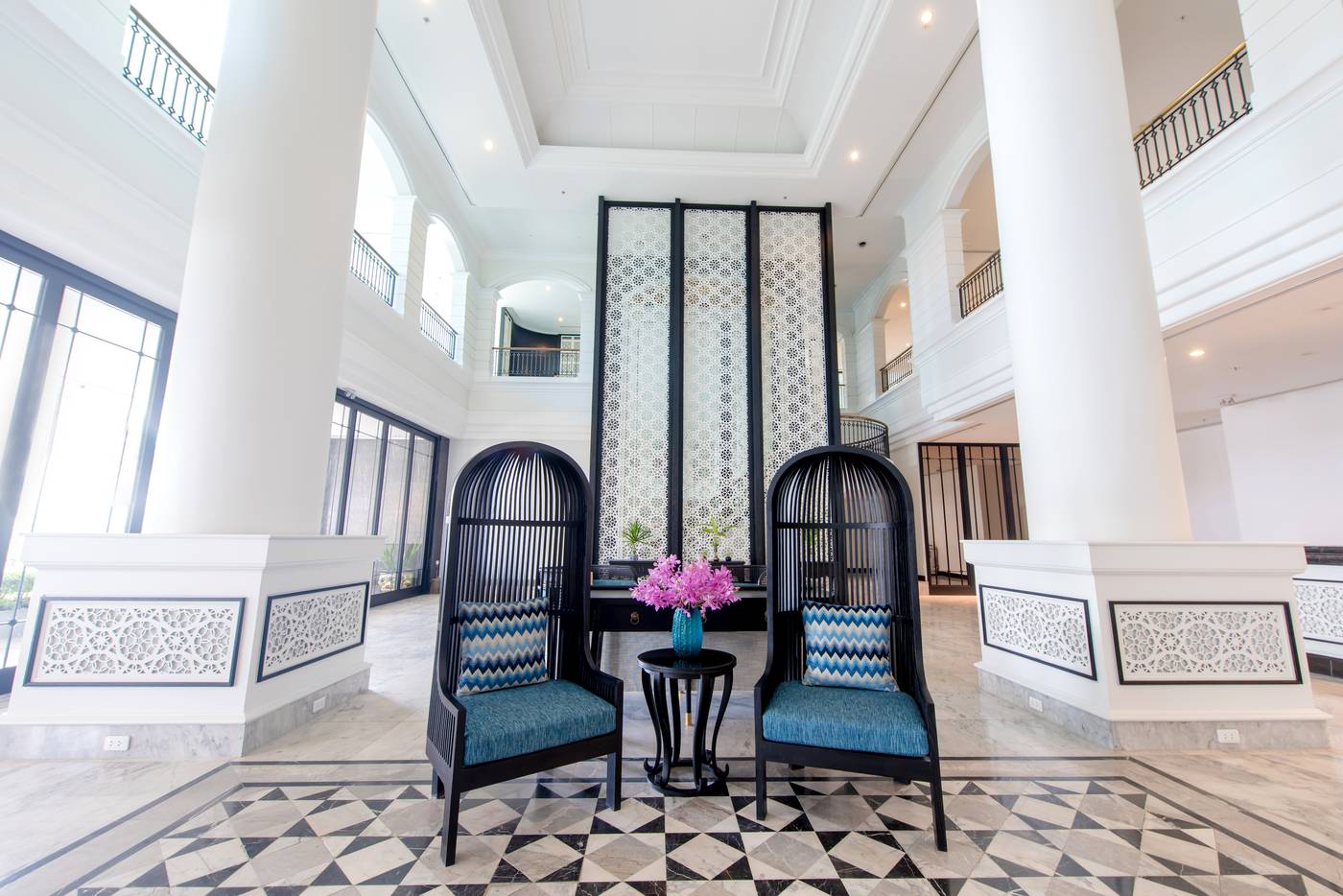 Metropole-Hotel-Phuket-Lobby-60