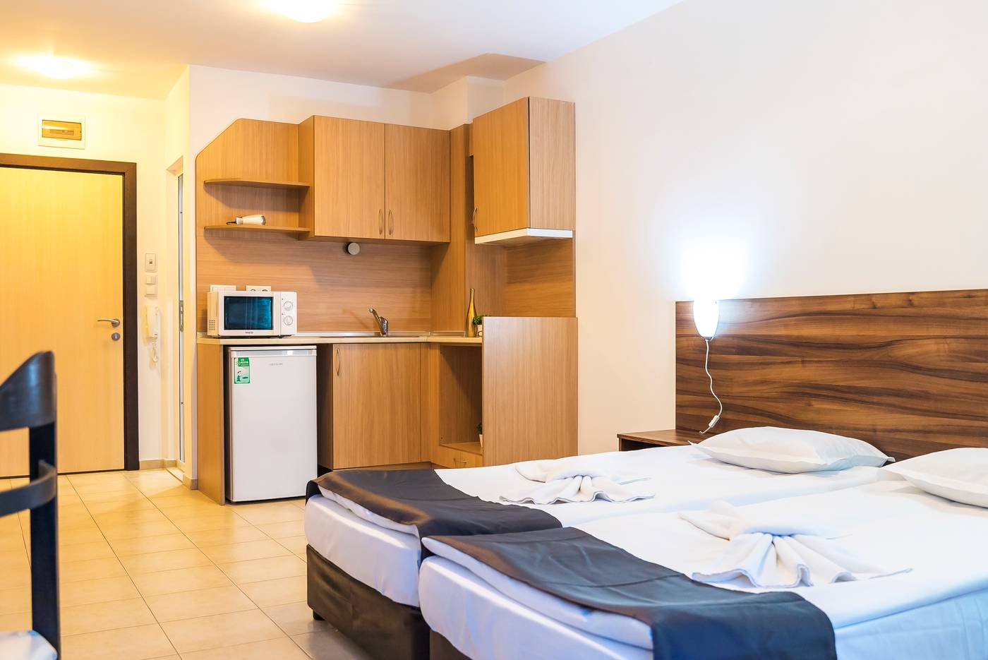 Persey-Admiral-Plaza-Apartments-Room-9