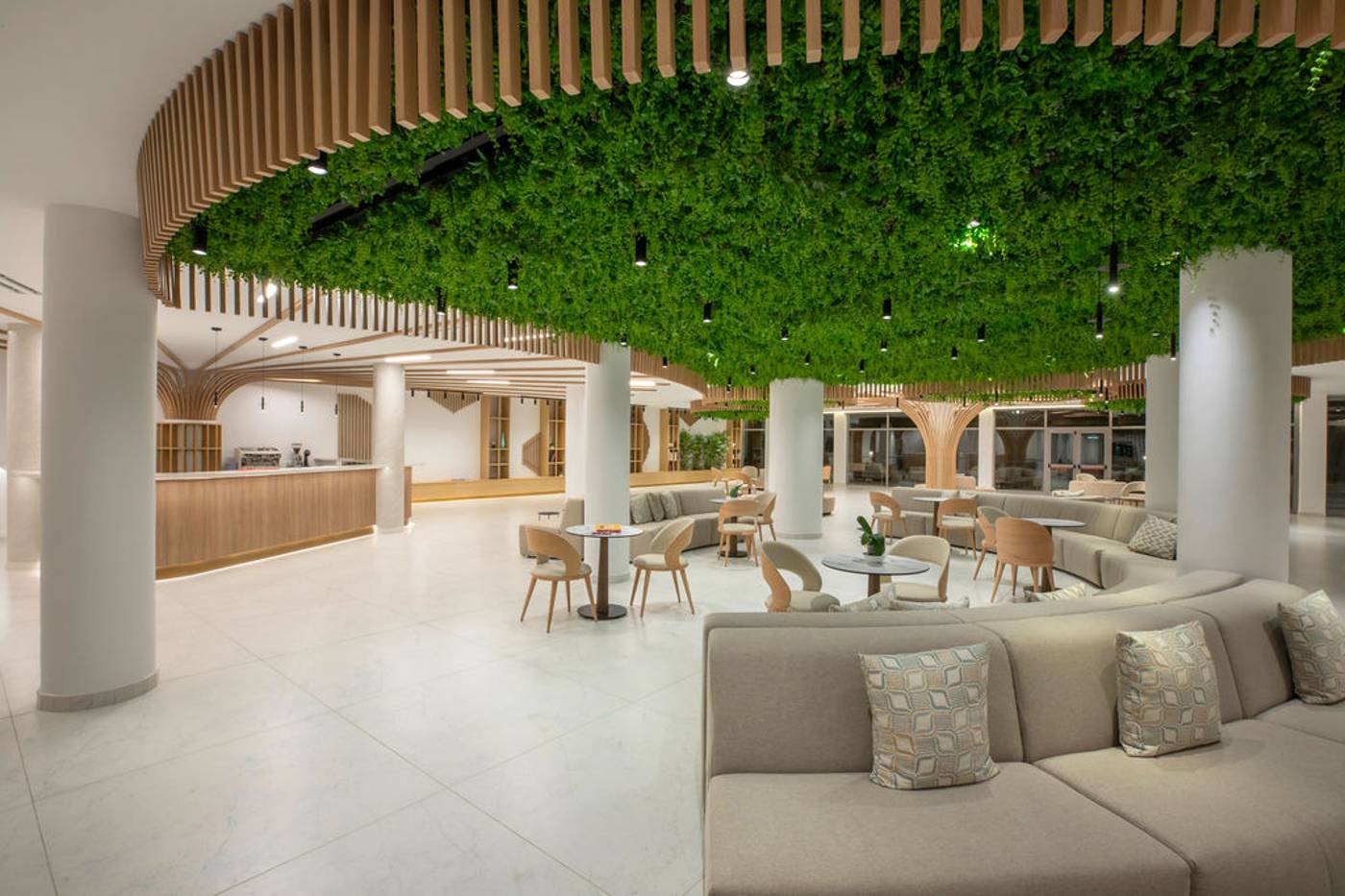 Golden-Coast-Hotel-and-Bungalows-Bar-4