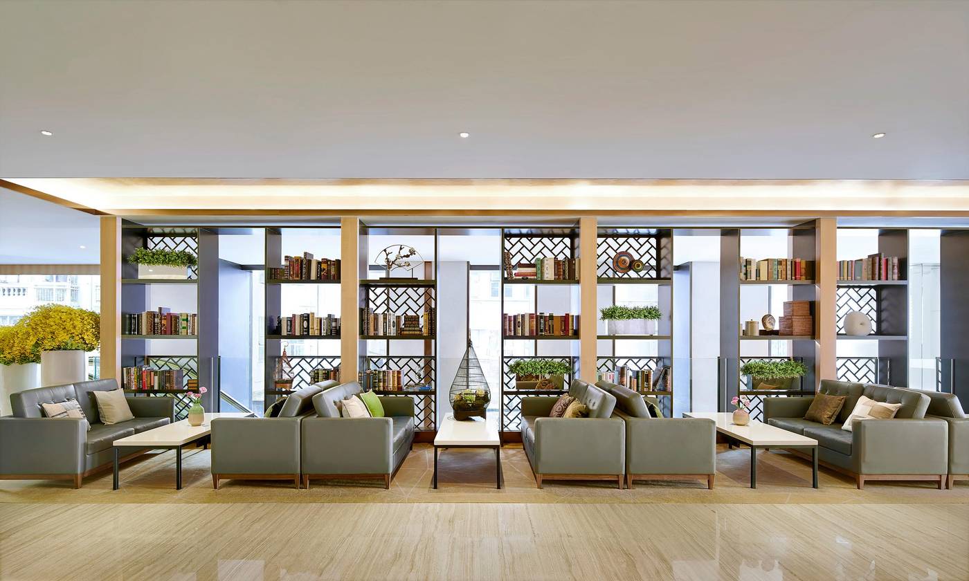Island-Pacific-Hotel-Lobby-1