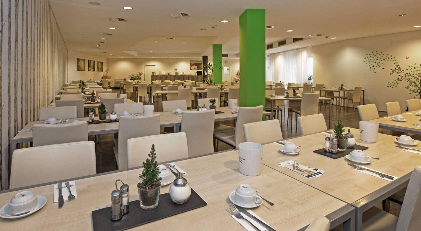 B-B-Hotel-Berlin-City-Ost-Restaurant-24