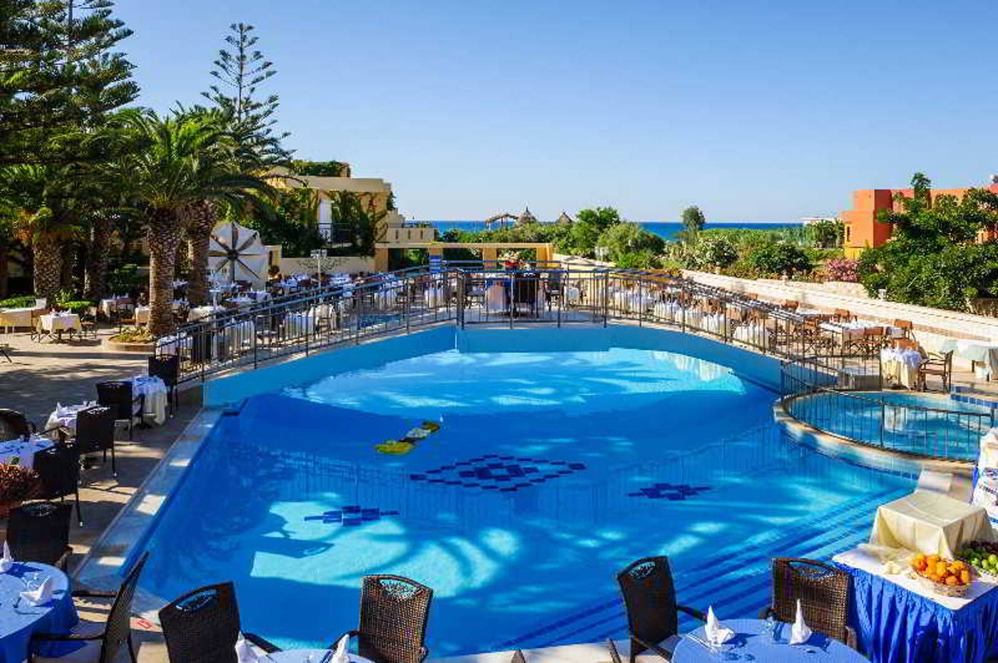 Vantaris-Luxury-Beach-Resort-Pool-6