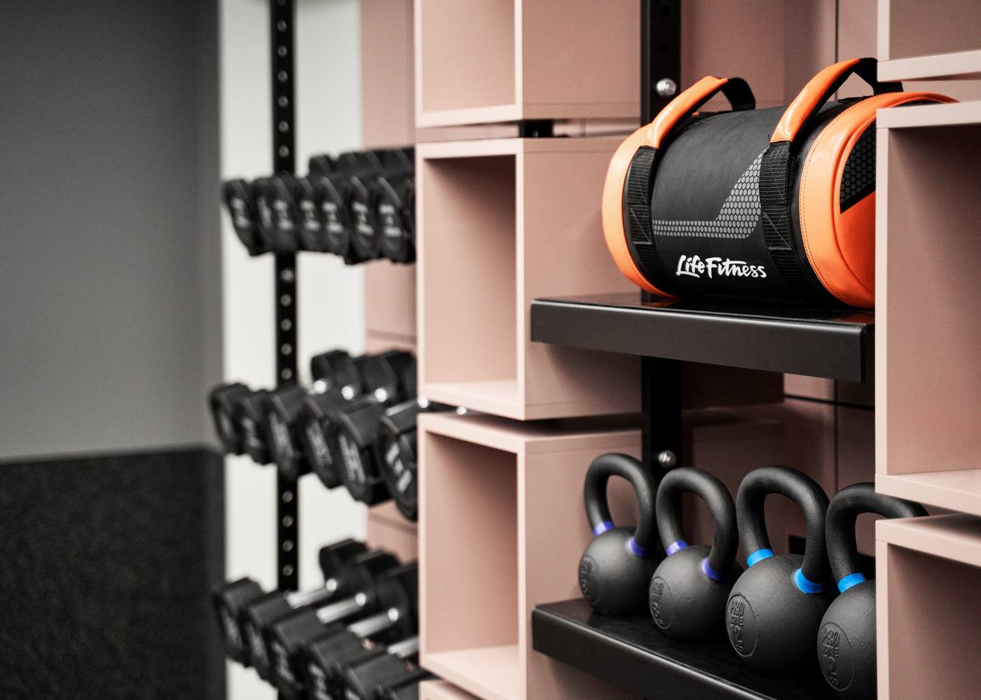 Schwan-Locke--Landwehrstrasse-Sports-and-Entertainment-51