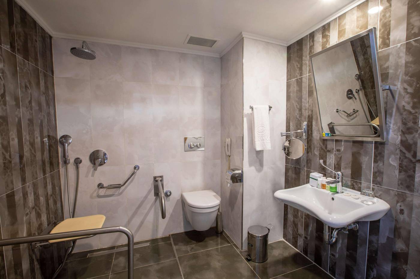 Sherwood-Exclusive-Lara-Room-41