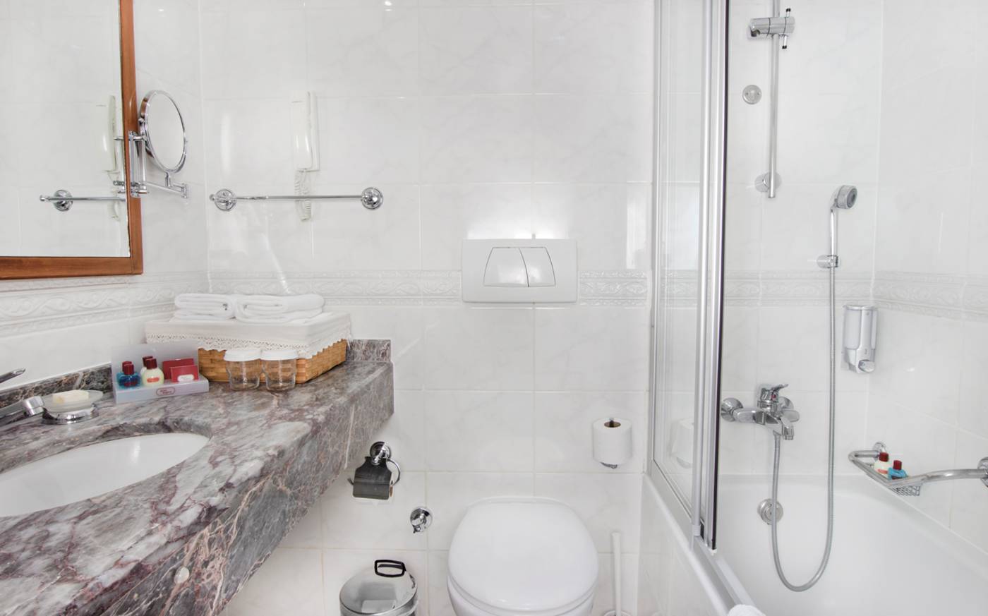 Orient-Express-Hotel-Room-25