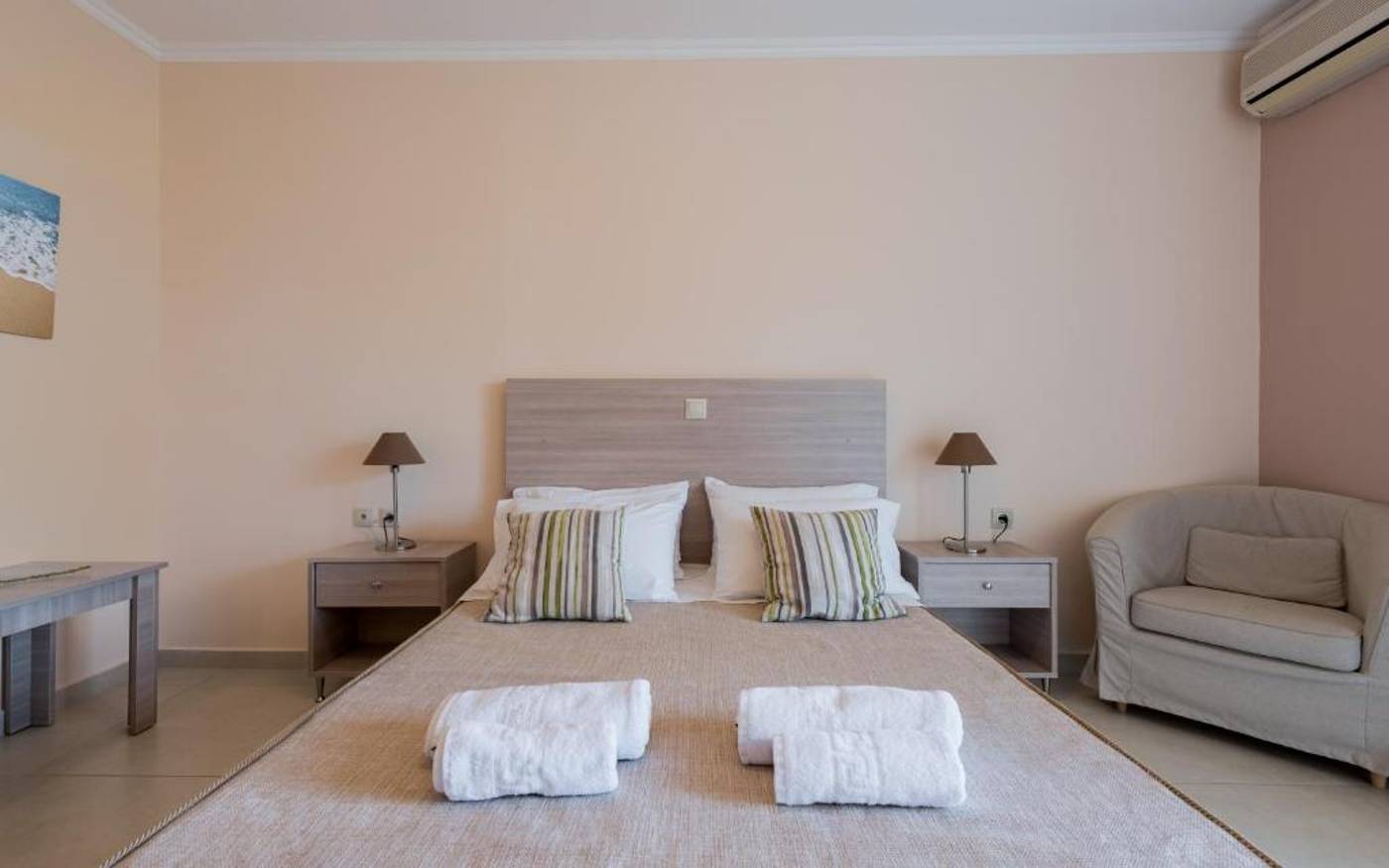 Varres-Hotel-Room-16