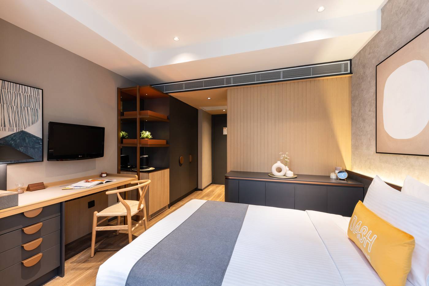 Dash-Living-On-Prat-Room-12