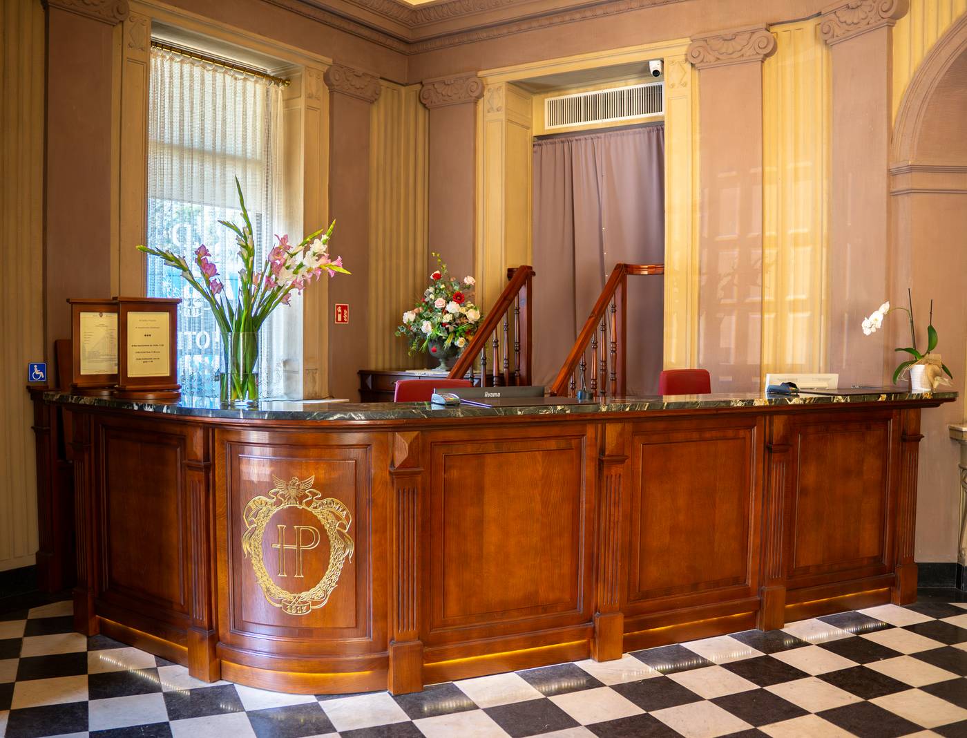 Polonia-Hotel-Lobby-3