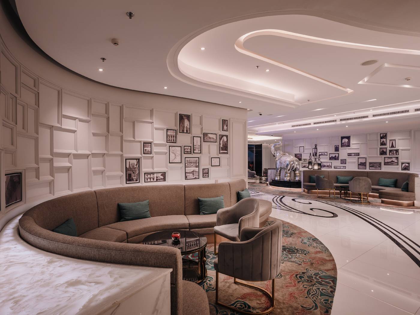 Aira-Hotel-Bangkok-Lobby-15