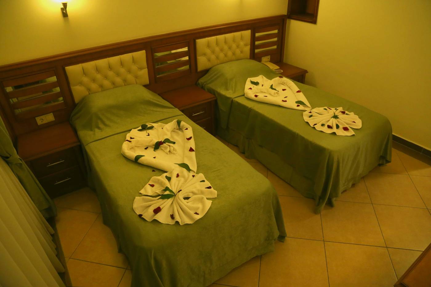 Club-Karakas-Room-86