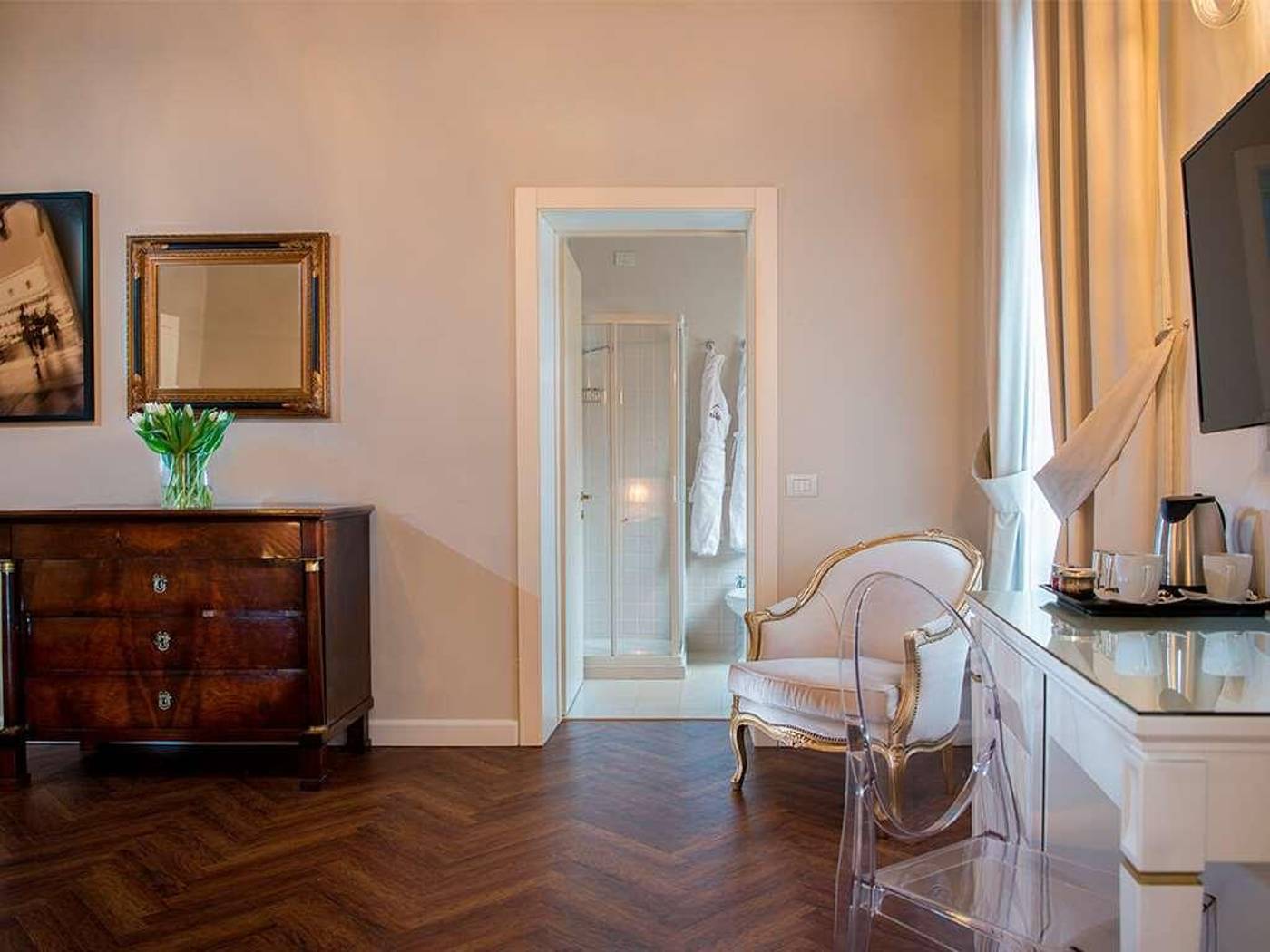 Sonder-Salute-Palace-Room-10