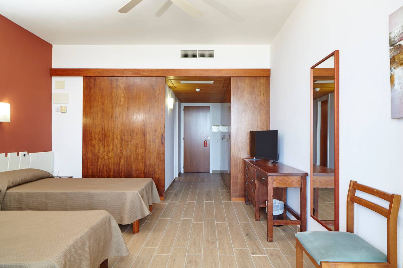 16.12.25 Hotel Arenal