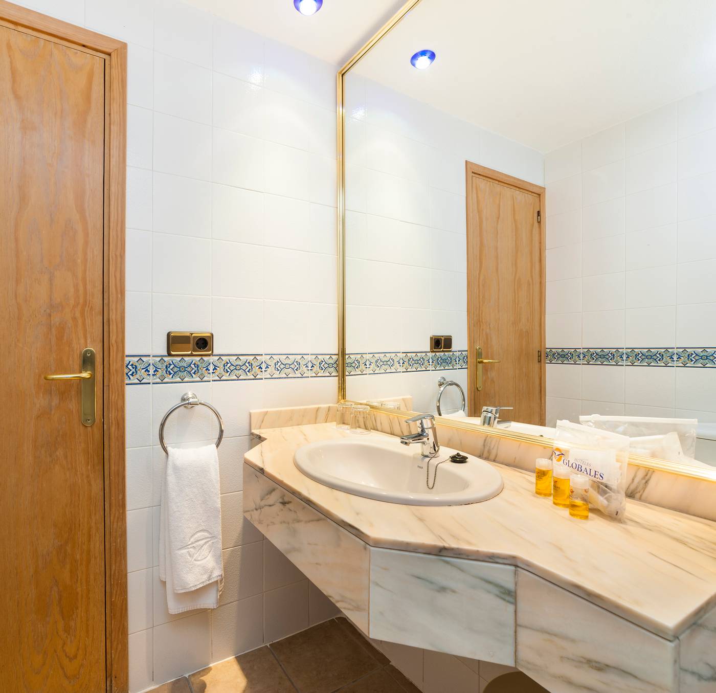 Globales-Montemar-Room-29