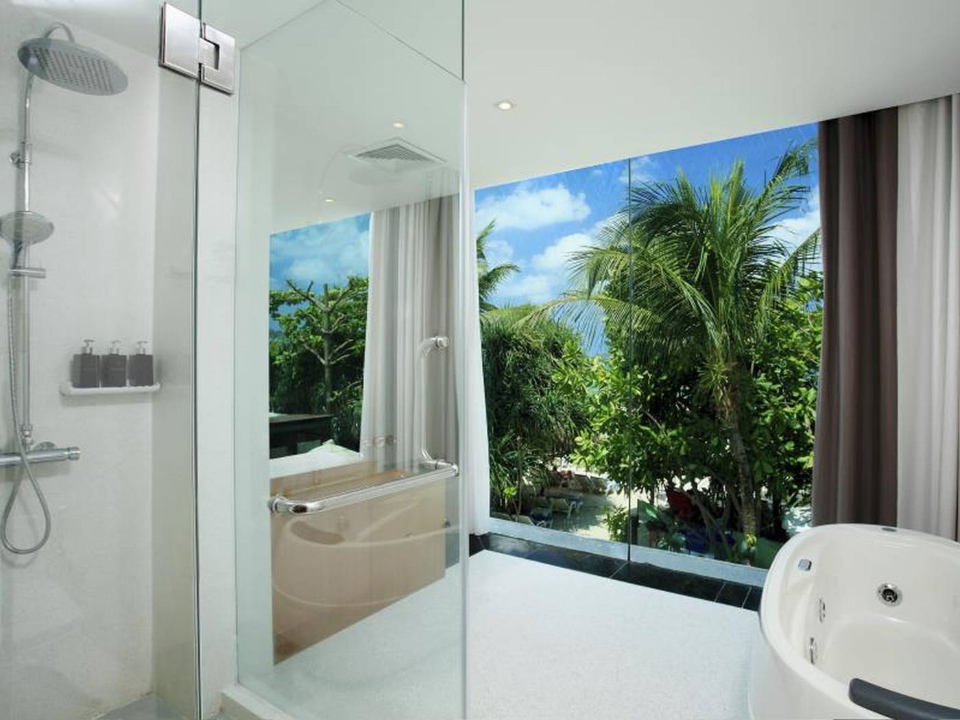 La-Flora-Resort-and-Spa-Patong-Room-42
