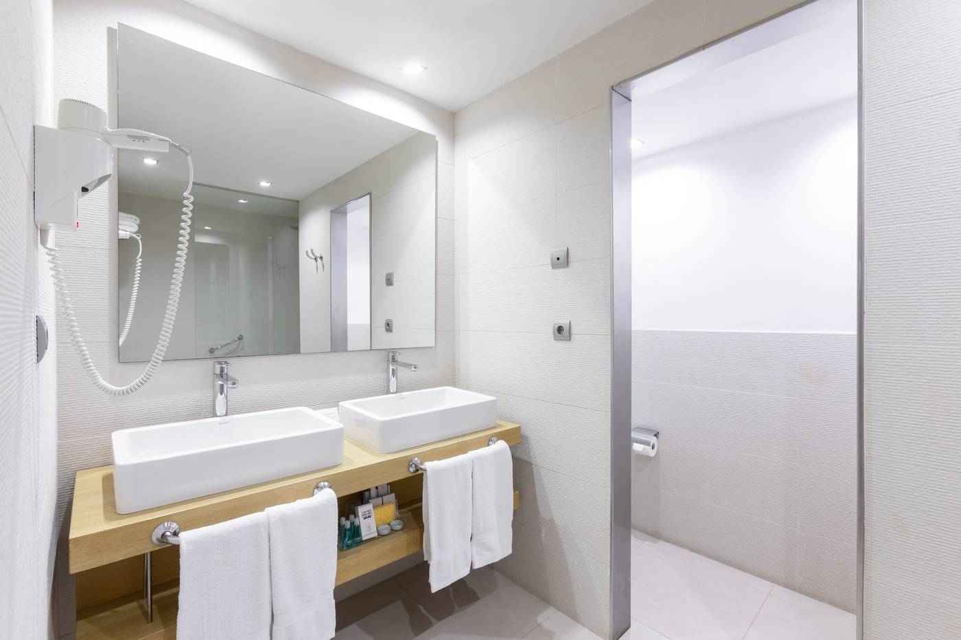 Hotel-Cristina-by-Tigotan-Room-24