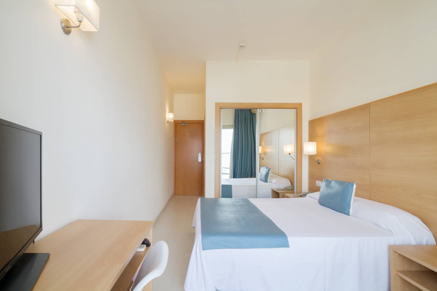 Ohtels-San-Salvador-Room-28