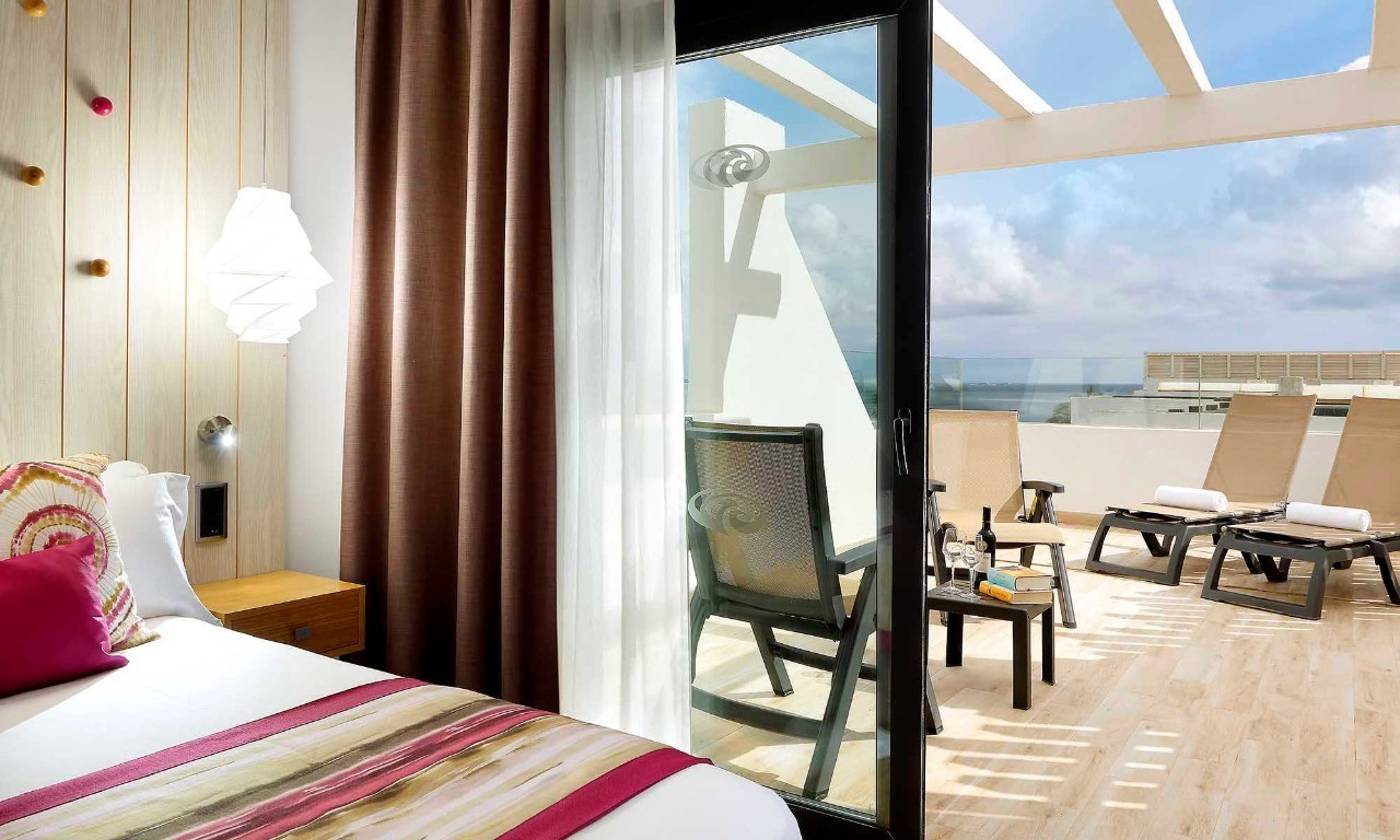 Grand-Palladium-White-Island-Resort---Spa-Room-26