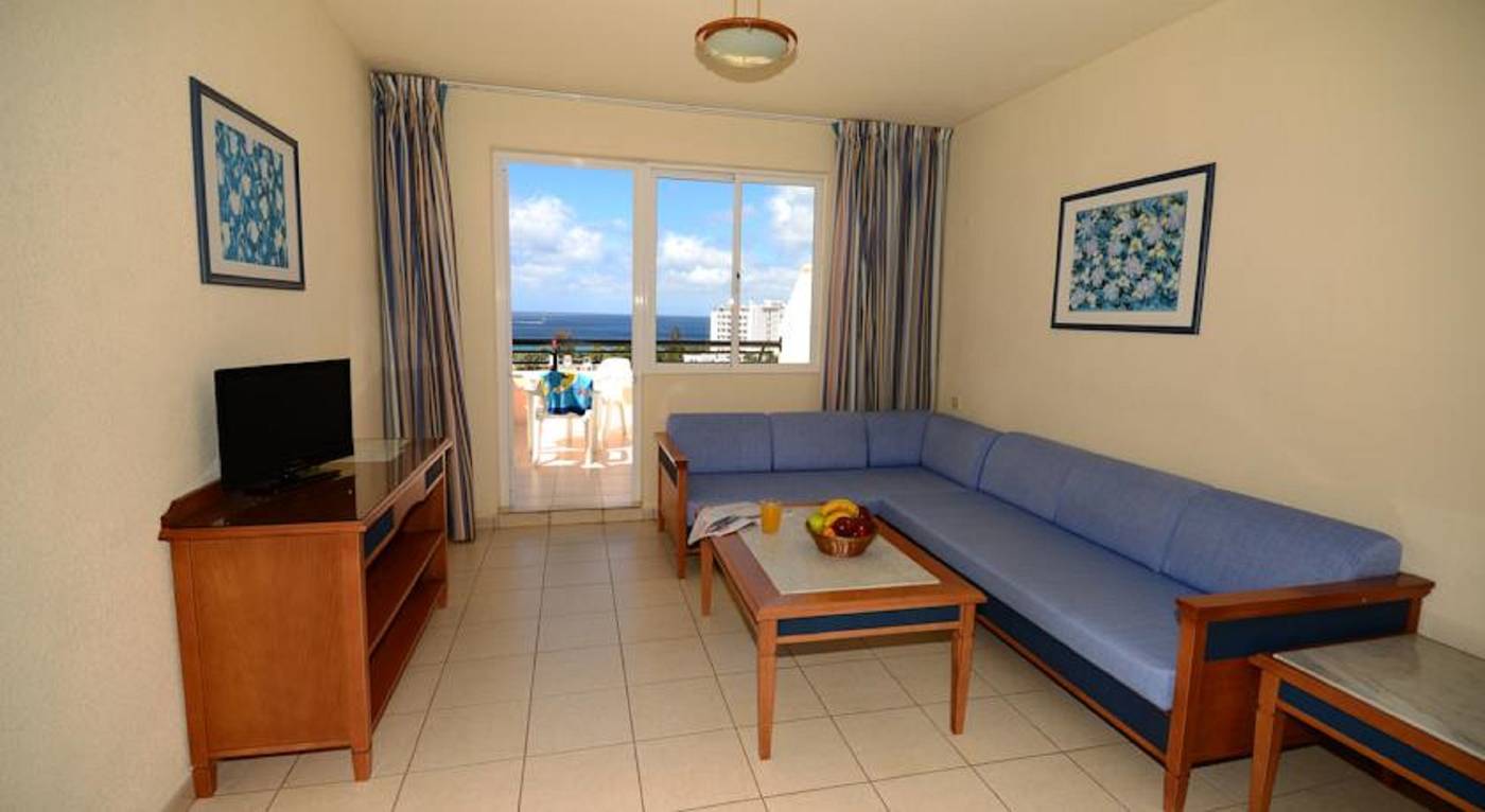 Apartamentos-LIVVO-Palm-Garden-Room-12