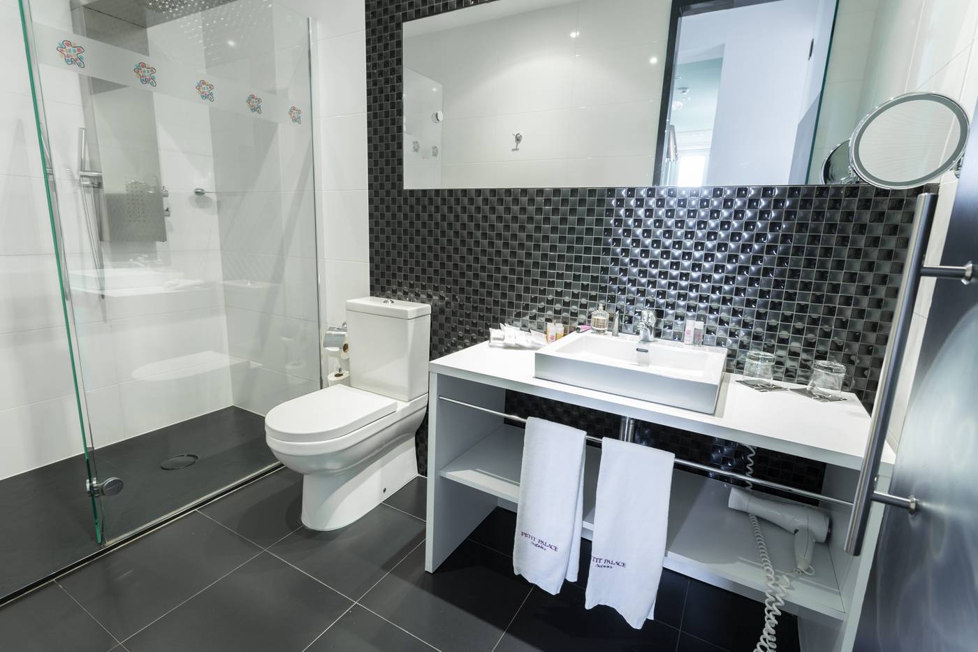 Petit-Palace-Lealtad-Plaza-Room-45