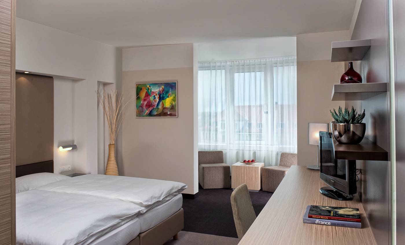 Estrel-Hotel-Berlin-Room-9