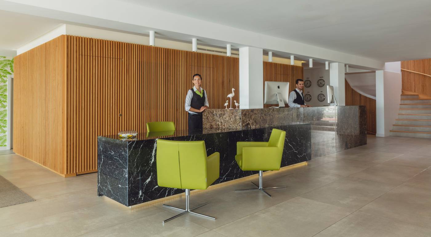 Flamingo-Beach-Mate-Lobby-55