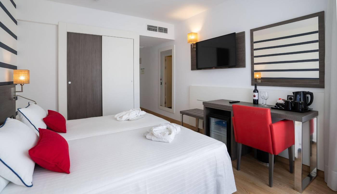 Medplaya-Riudor---Adults-Recommended-Room-11