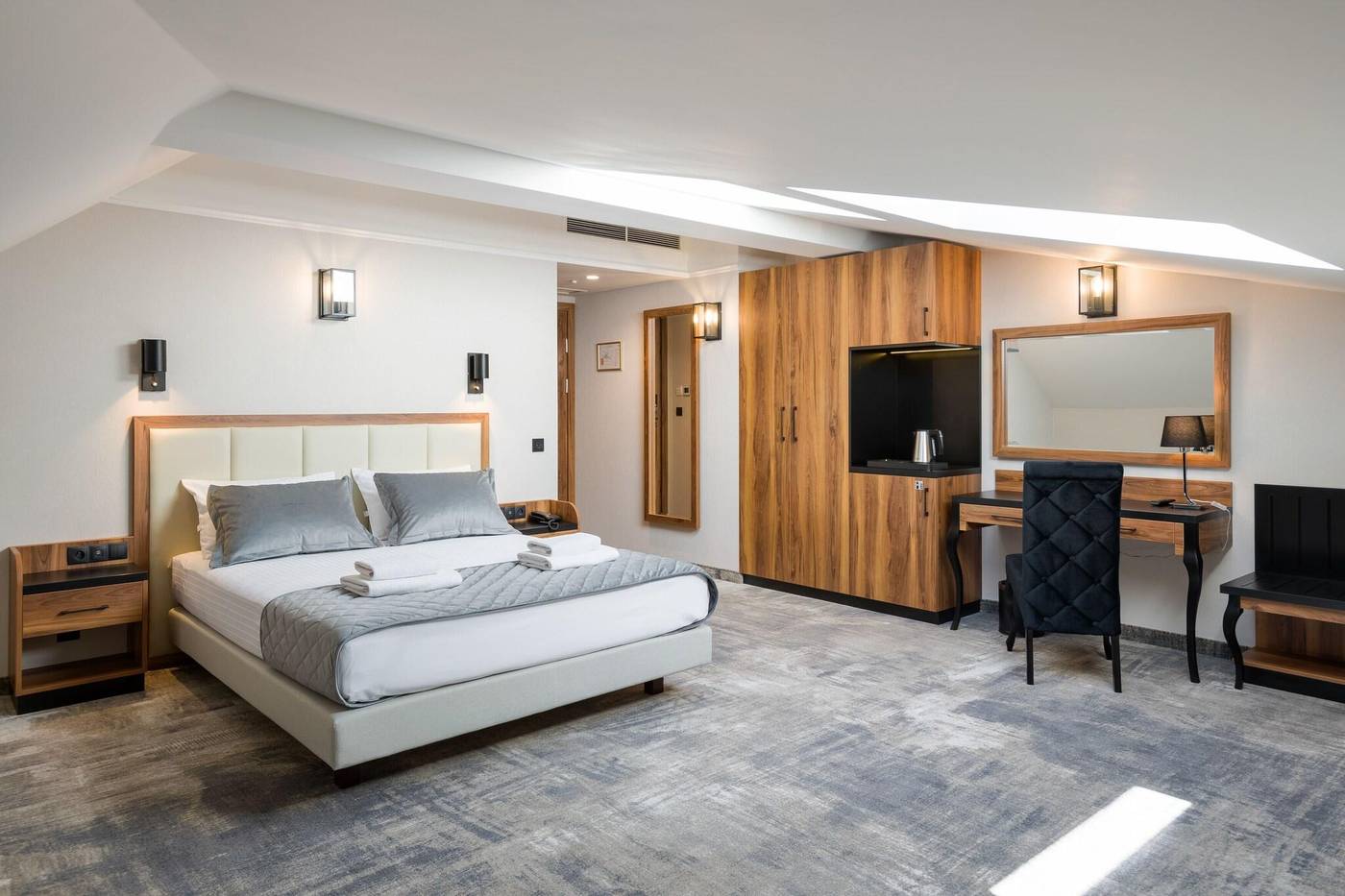 Sky-Hotel-Krakow-Room-6